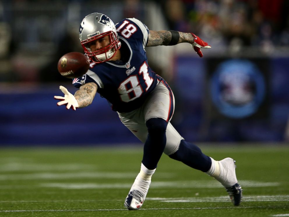 PHOTO: Aaron Hernandez of the New England Patriots misses a catch against the Baltimore Ravens during the 2013 AFC Championship game at Gillette Stadium, on Jan. 20, 2013, in Foxboro, Mass.