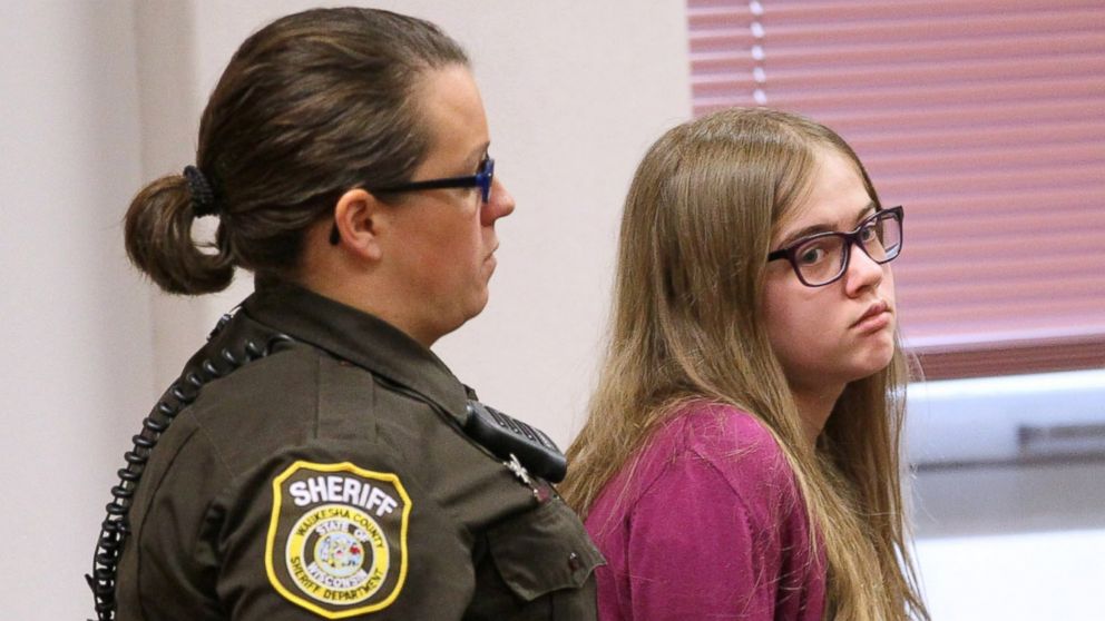 PHOTO: Morgan Geyser is brought into court by a sheriff's deputy on Aug. 21, 2015 during the arraignment of the Slenderman stabbing trial in Waukesha County Court in Waukesha, Wisconsin. 