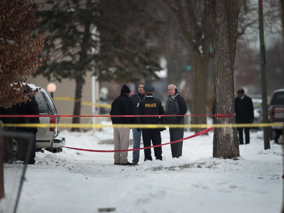 PHOTO: Police investigate the scene of a quadruple homicide on the citys Southside, Dec. 17, 2016 in Chicago.