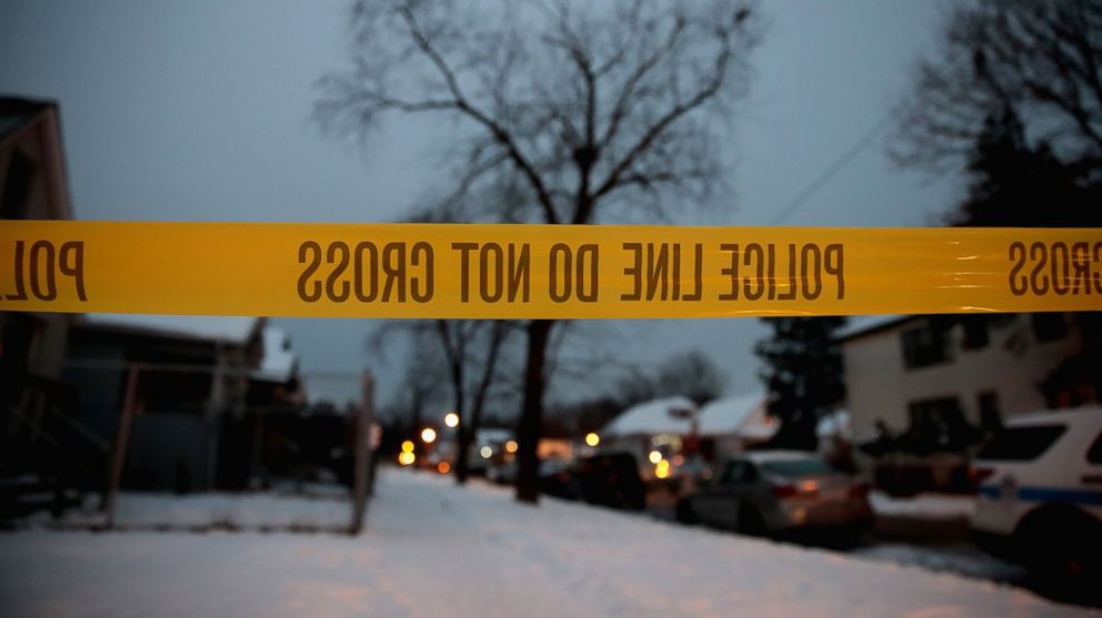PHOTO: Police investigate the scene of a quadruple homicide on the city's Southside, Dec. 17, 2016 in Chicago, Illinois.