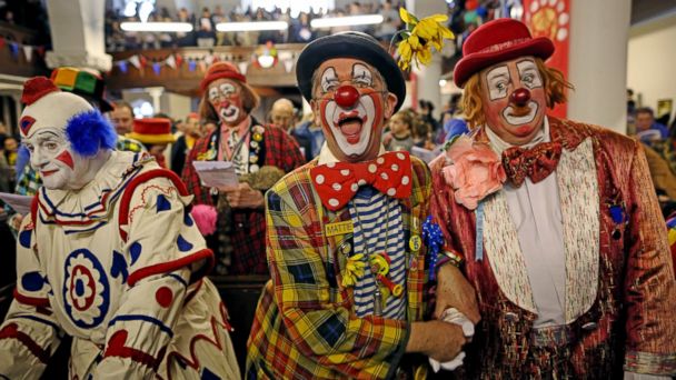 Not Clowning Around How Clowns Went From Funny To Scary Abc News 