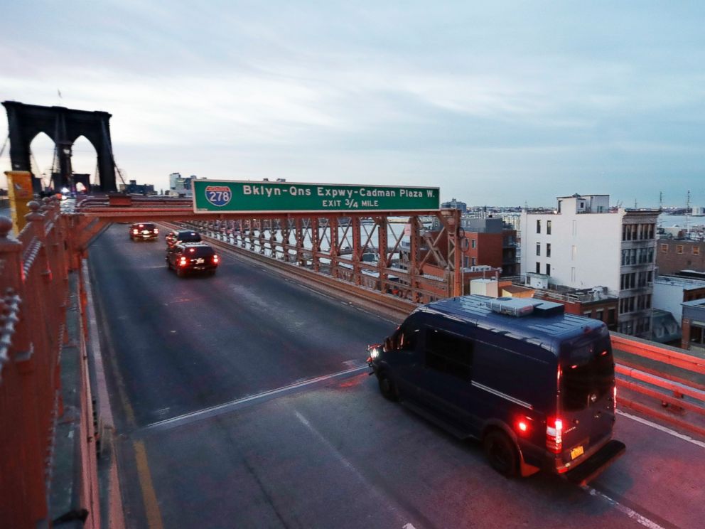 PHOTO: The police motorcade escorting Mexican drug lord Joaquin El Chapo Guzman leaves Manhattan via the Brooklyn Bridge, Feb. 3, 2017, in New York.