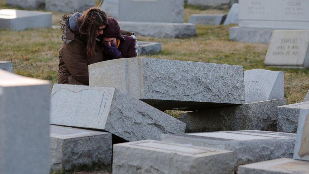 PHOTO: Melanie Steinhardt comforts Becca Richman at the Jewish Mount Carmel Cemetery, Feb. 26, 2017, in Philadelphia.