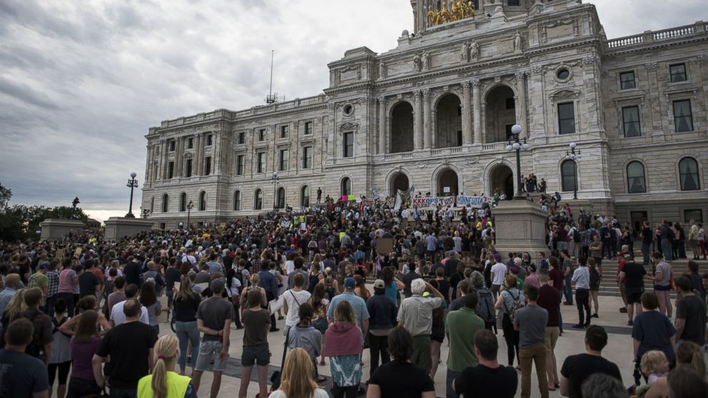 18 protesters arrested for blocking Minnesota freeway after Philando ...