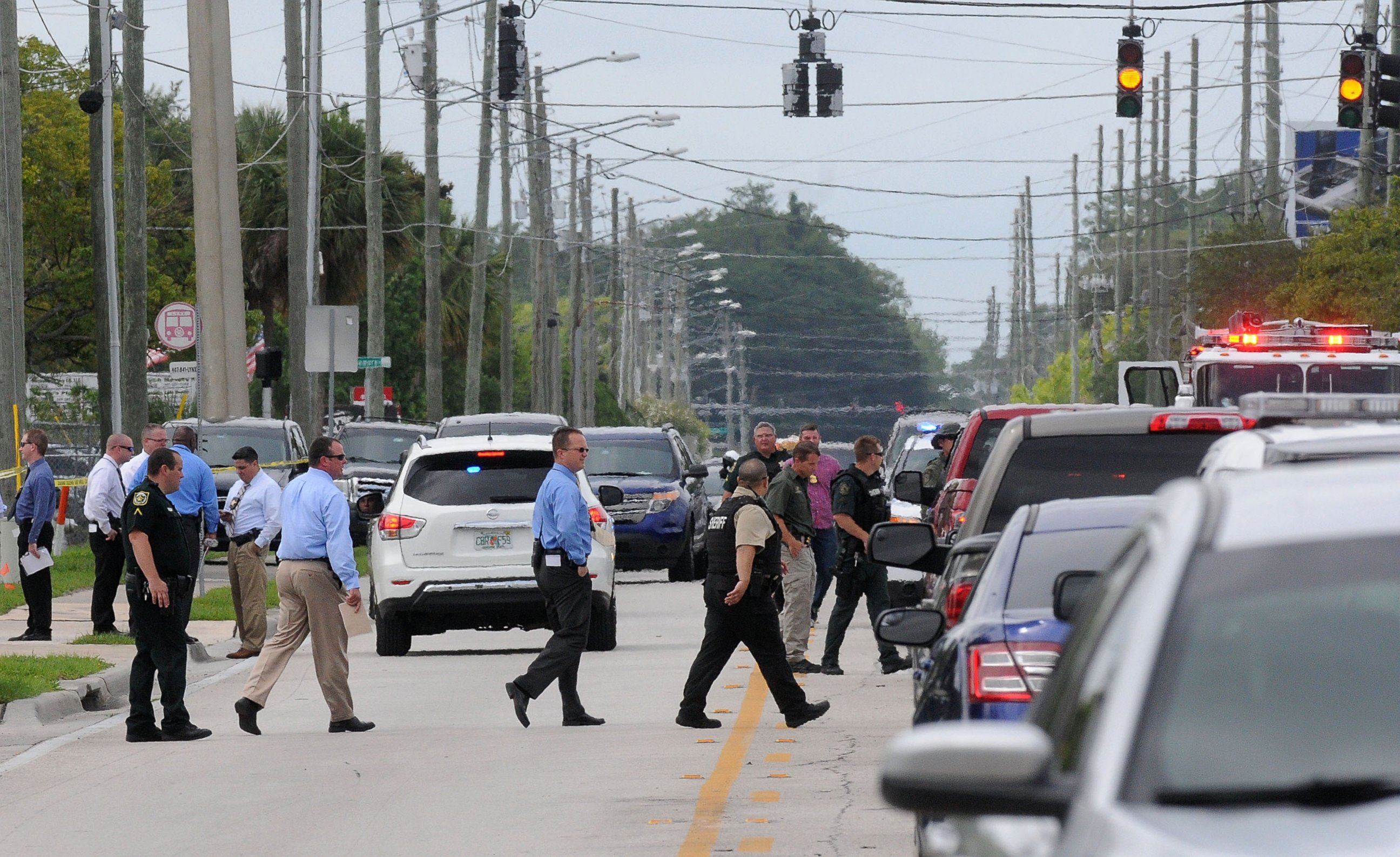 PHOTO: Investigators work the scene of a multiple shooting at an area business in an industrial area, June 5, 2017, near Orlando, Fla. 