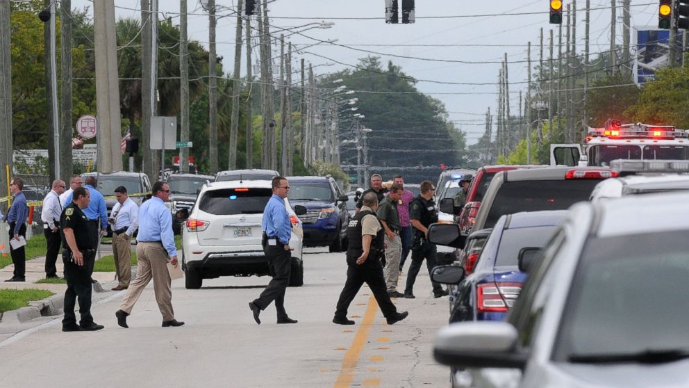 PHOTO: Investigators work the scene of a multiple shooting at an area business in an industrial area, June 5, 2017, near Orlando, Fla. 
