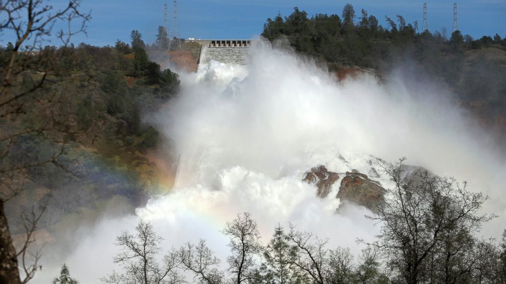 PHOTO: The Oroville Dam spillway overflows with runoff in Oroville, California, Feb. 14, 2017. 