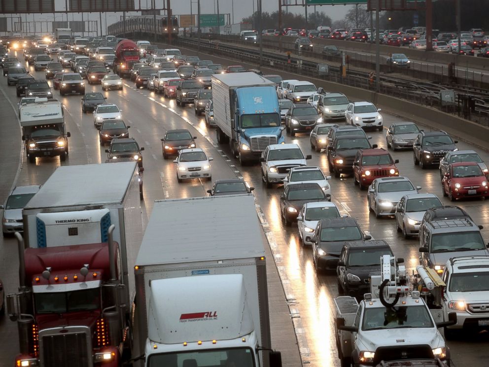 PHOTO: Travelers sit in a massive traffic jam, Nov. 23, 2016, in Chicago.