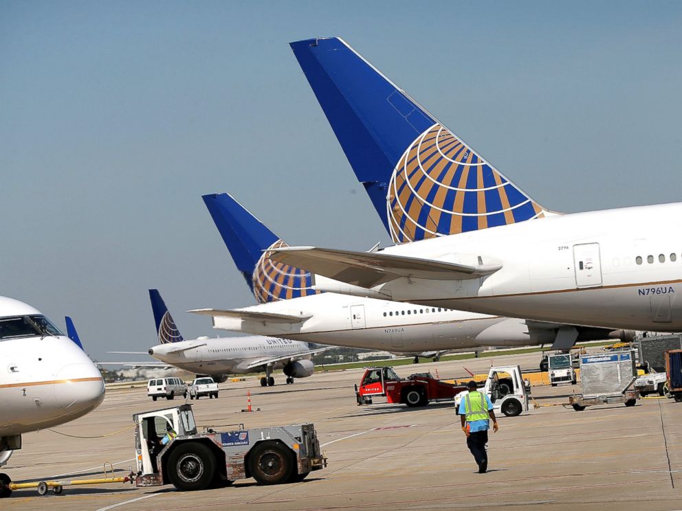 PHOTO: United Airlines jets sit at gates at OHare International Airport, Sept. 19, 2014, in Chicago.