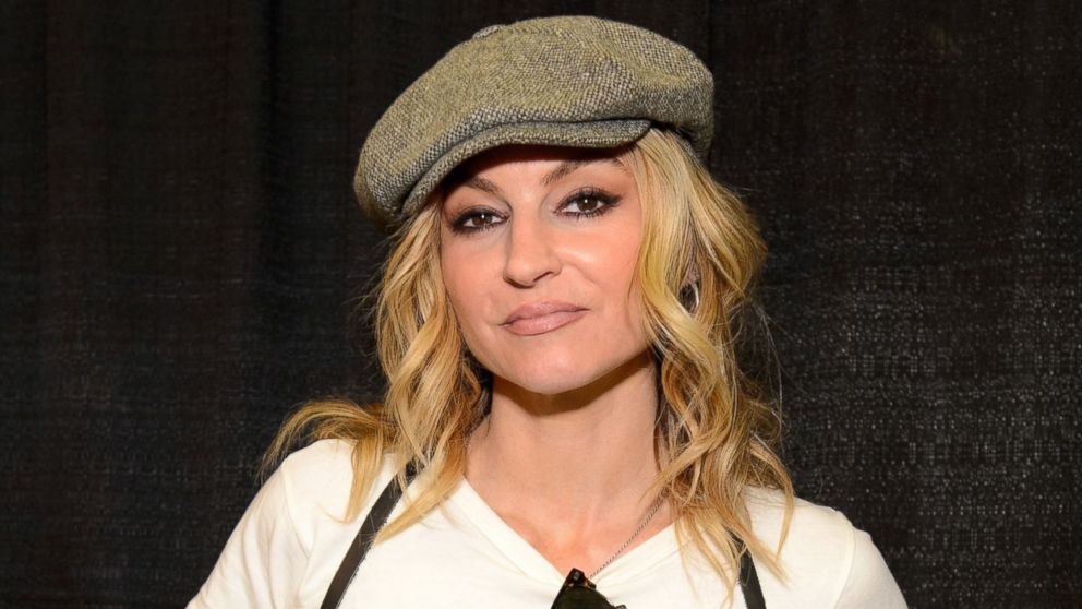 Drea de Matteo attends Wizard World Comic Con Fan Fest Chicago at Donald E. Stephens Convention Center, March 7, 2015, in Chicago.  