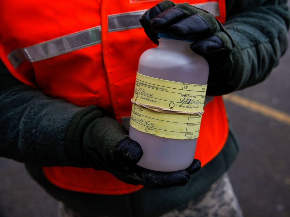 PHOTO: The National Guard receives water samples from residents at a fire station Jan. 21, 2016 in Flint, Mich.