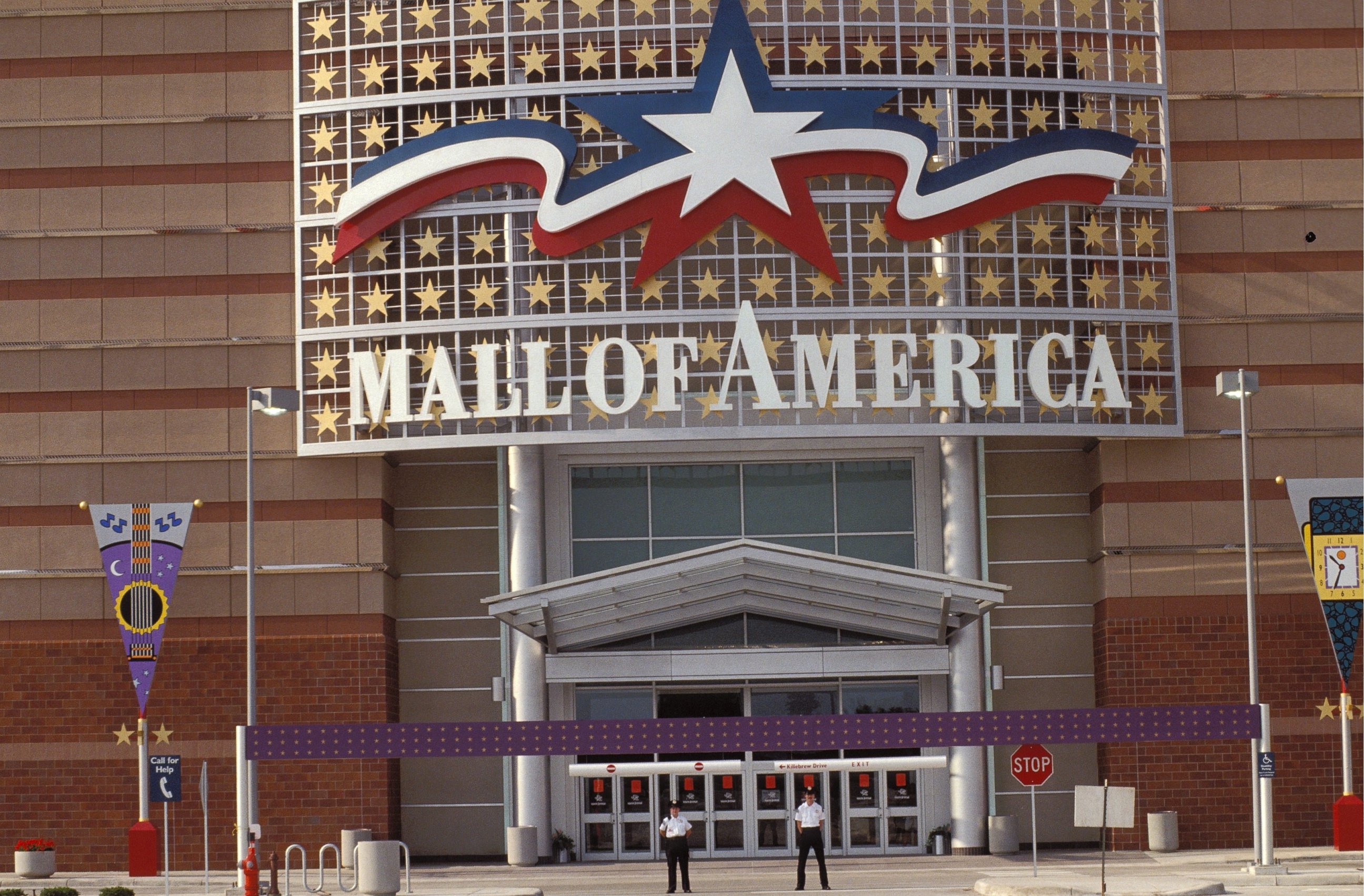PHOTO: One of the main entrances to the mall, Mall of America, in Minneapolis in Aug. 1992.