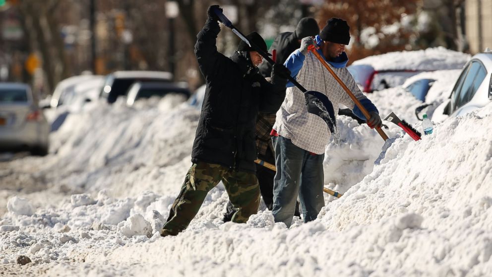 PHOTO:People dig out cars on a sunny day following a blizzard in the Brooklyn borough of New York, Jan. 24, 2016.