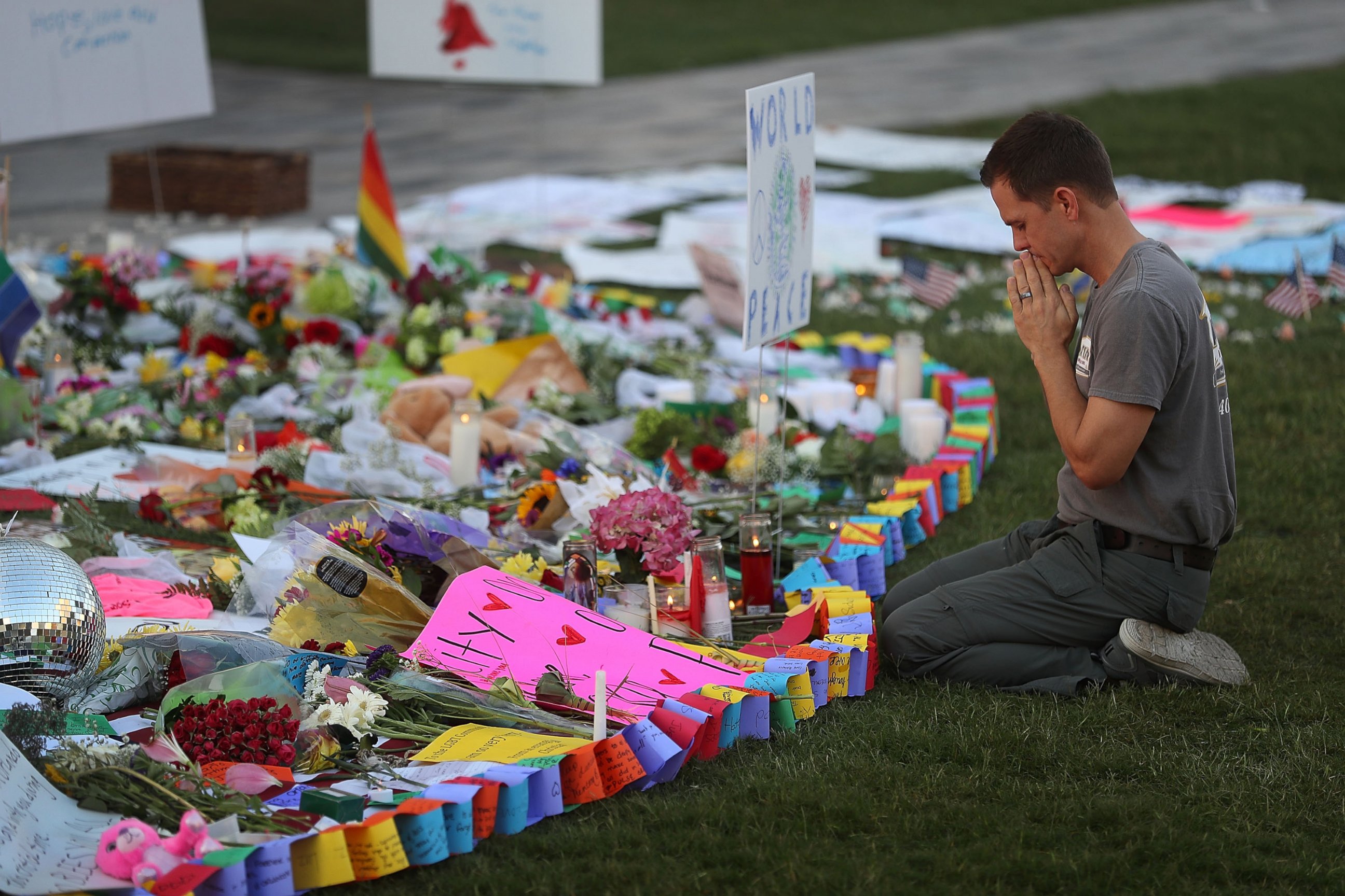 PHOTO: Matt Mitchell pays his respects at a memorial in front the Dr. Phillips Center for the Performing Arts to the victims of the Pulse gay nightclub shooting where Omar Mateen allegedly killed 49 people on June 14, 2016 in Orlando, Florida.