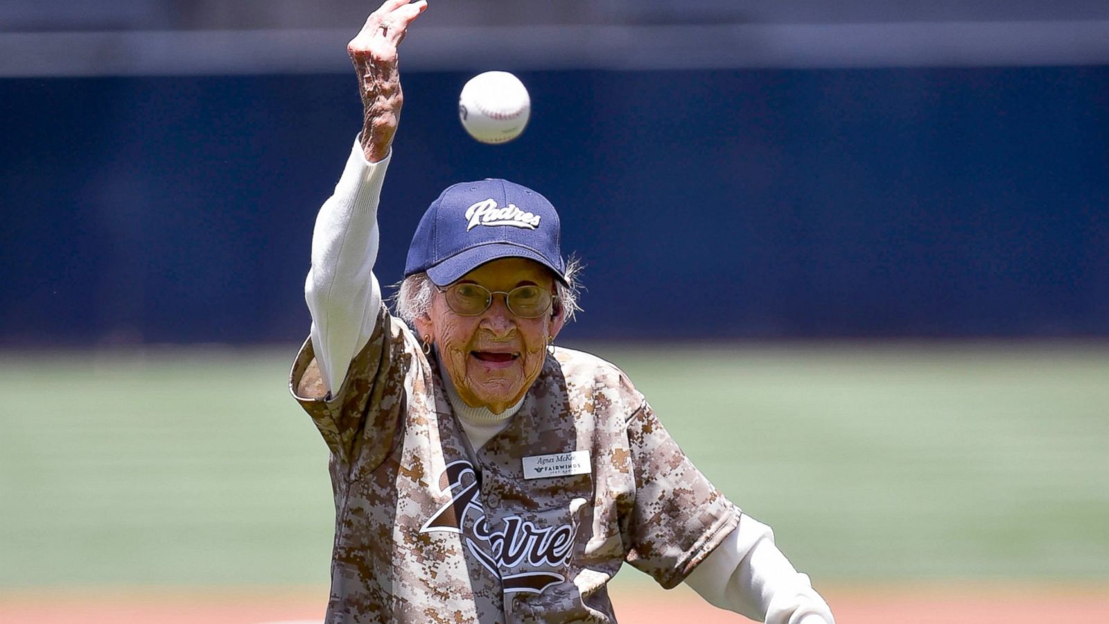 San Diego Padres - Ladies and gentleman, this is Manny No. 5!