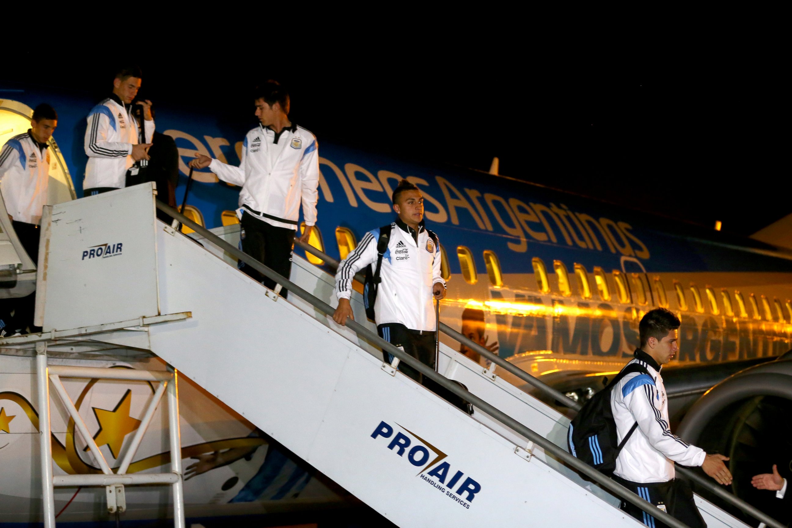 PHOTO: Players of Argentina arrive at Tancredo Neves International Airport ahead of the 2014 FIFA World Cup, June 9, 2014, in Belo Horizonte, Brazil.