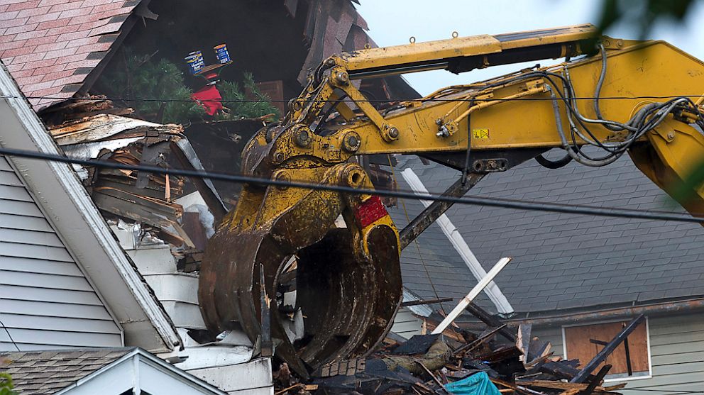 cleveland-kidnapper-ariel-castro-s-house-of-horrors-demolished-abc-news