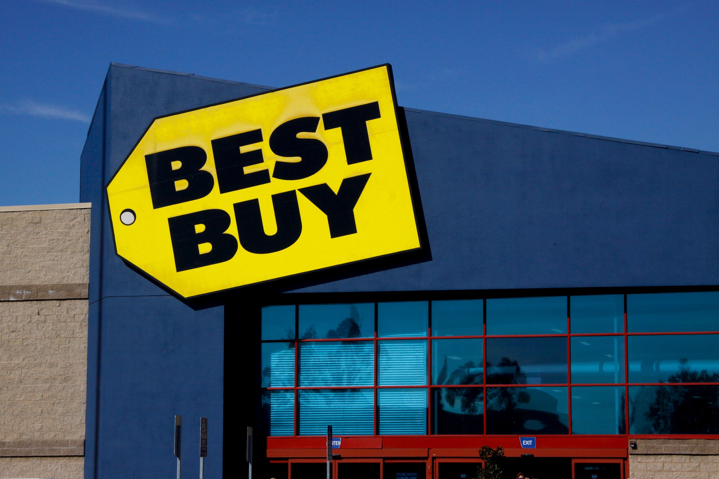 PHOTO: Best Buy is seen here in Huntington Beach, Calif. in this file photo Jan. 27, 2015.