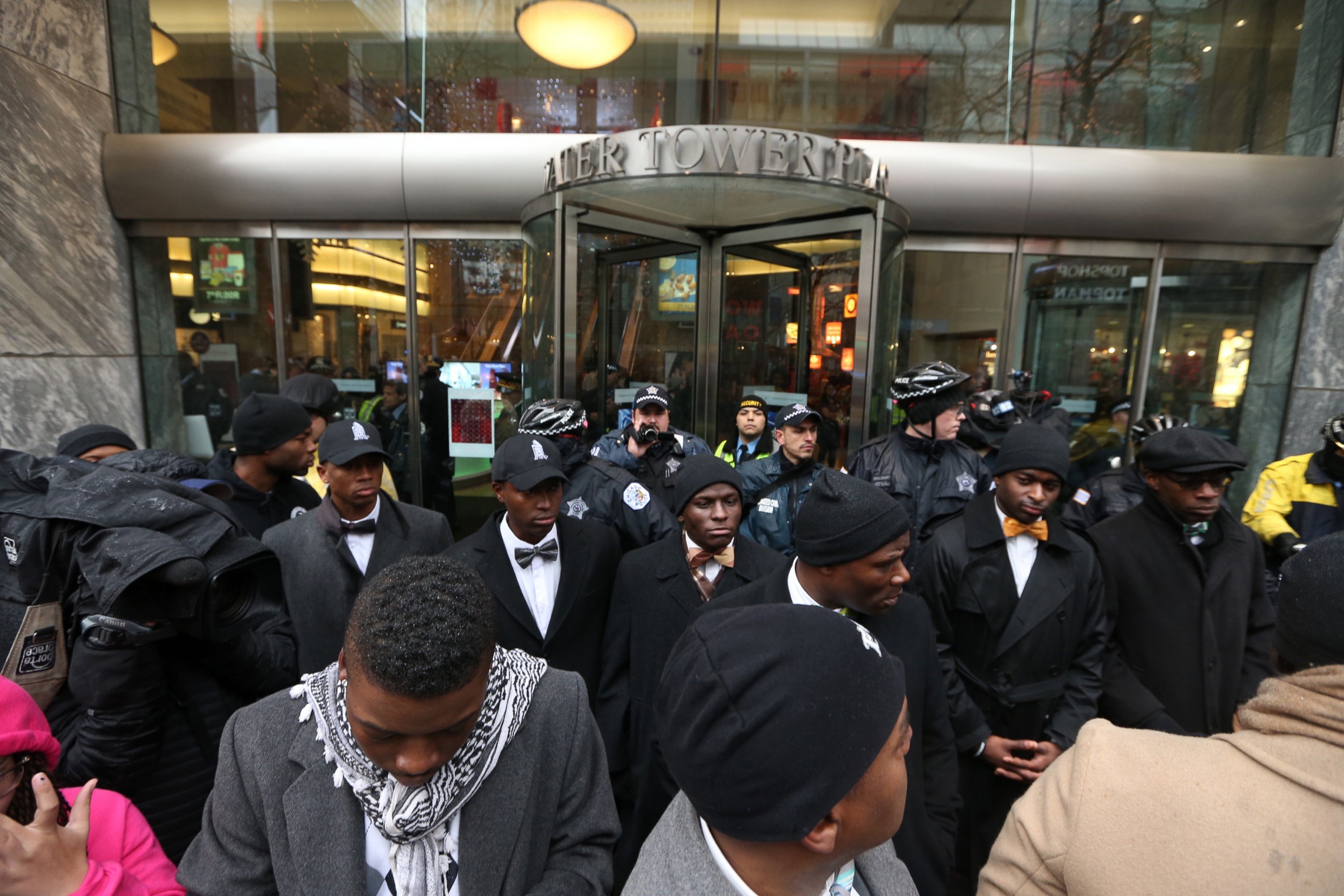 PHOTO: Protesters block an entrance to Water Tower Place in Chicago, Nov. 27, 2015. 