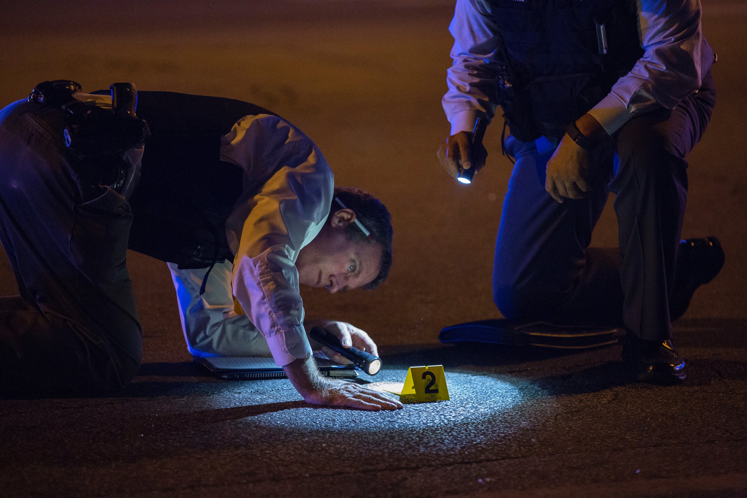 PHOTO: Members of the Chicago Police Department look at an evidence marker at the scene of a shooting in the 3100 block of West 83rd Place, Aug. 8, 2016, in the Ashburn neighborhood of Chicago. 