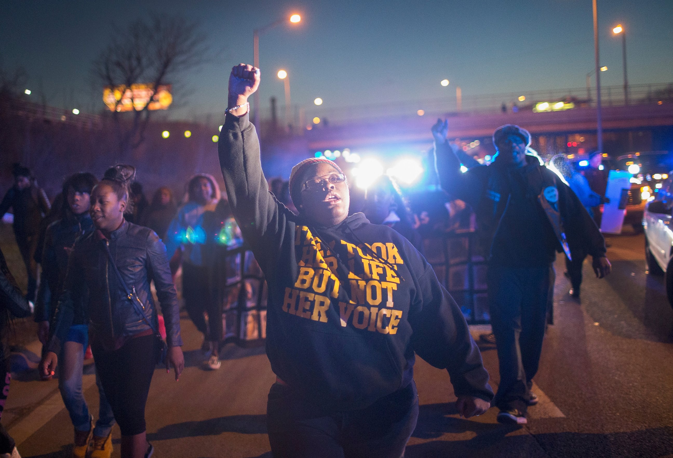 PHOTO: Demonstrators protesting the shooting death of 16-year-old Pierre Loury block traffic on the Eisenhower Expressway during a march, April 12, 2016 in Chicago.