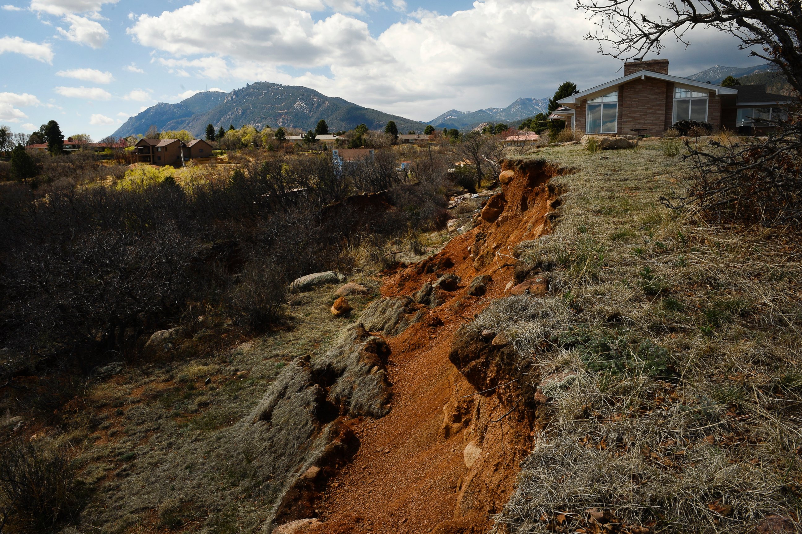 PHOTO: A home belonging to Rick Sisco on Constellation drive has become a victim to the ancient landslides that are being found along the foothills, April 11, 2016 in Colorado Springs, Colorado. 