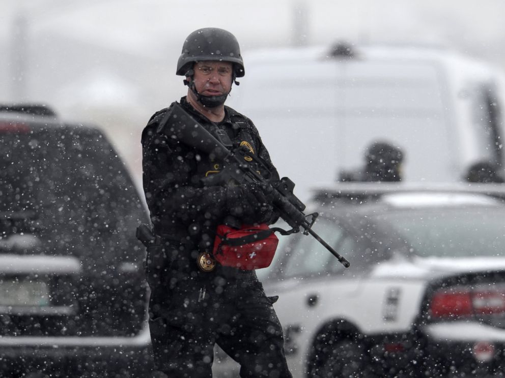 PHOTO: Colorado Springs police officers search the area near the scene of an active shooting in Colorado Springs, Colo., Nov. 27, 2015.
