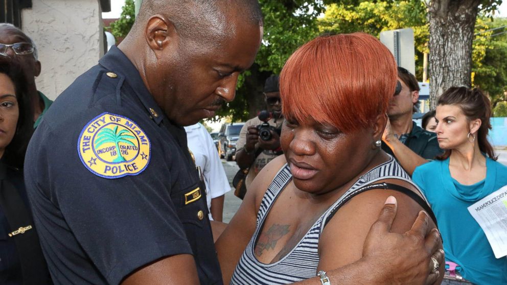 PHOTO: City of Miami Police Major Delrish Moss consoles Tramele Harris, mother of 16-year-old Richard Hallman, who was shot and killed recently in Overtown, March 26, 2015, in Miami. 