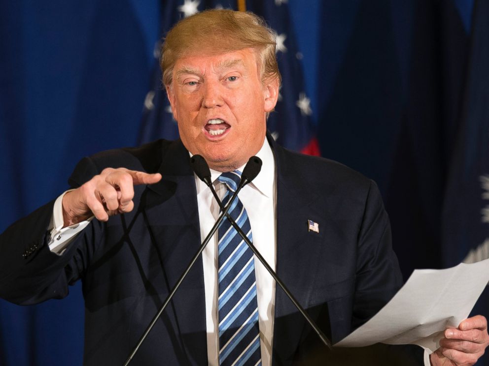 PHOTO: Republican presidential candidate Donald Trump reads from a statement about Pope Francis during a campaign rally in Kiawah, S.C., Feb. 17, 2016.