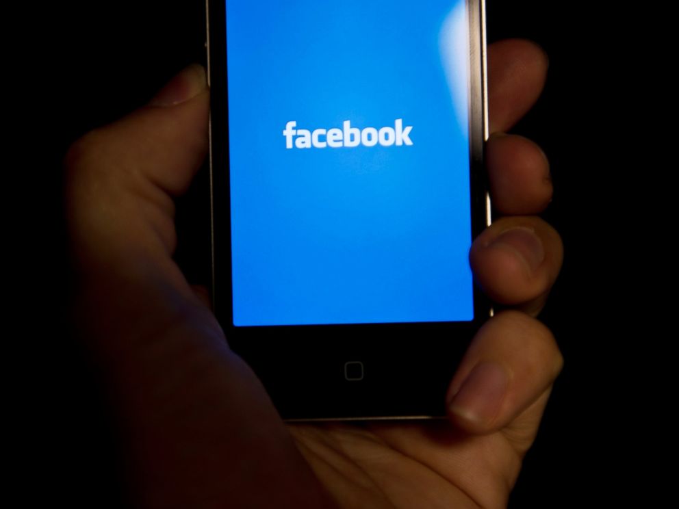 PHOTO:Facebook apps splash screen is seen on a mobile phone, May 10, 2012, in Washington.