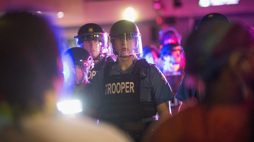 What We Know About The Police Involved Shooting And Other Violence Overnight In Ferguson Abc News 