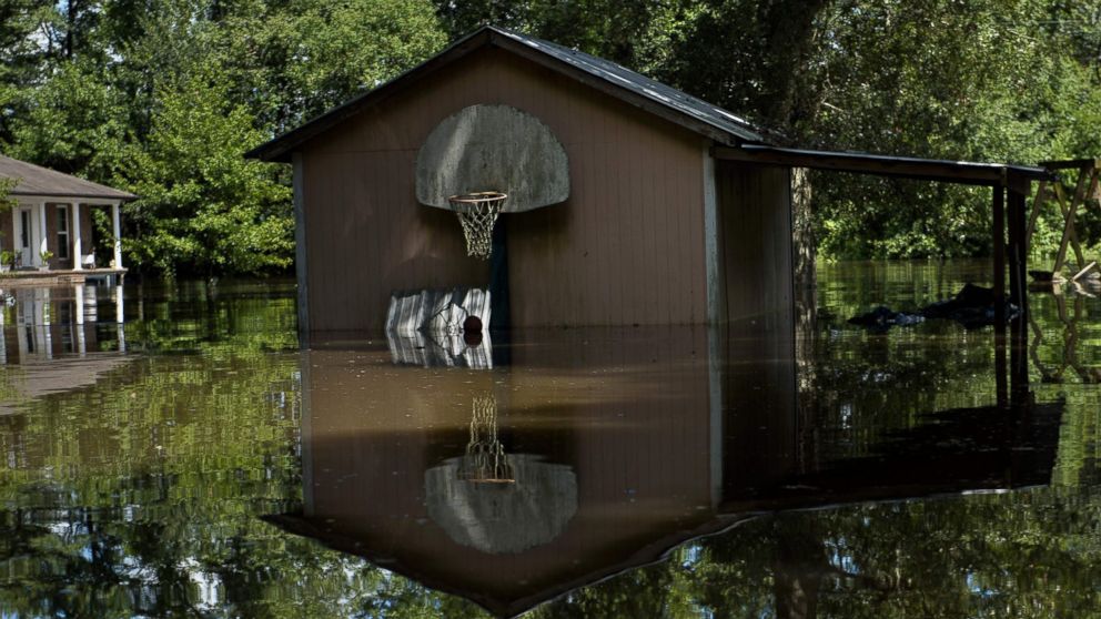 PHOTO: Homes are seen after flooding, Aug. 16, 2016, in Gonzales, Louisiana.