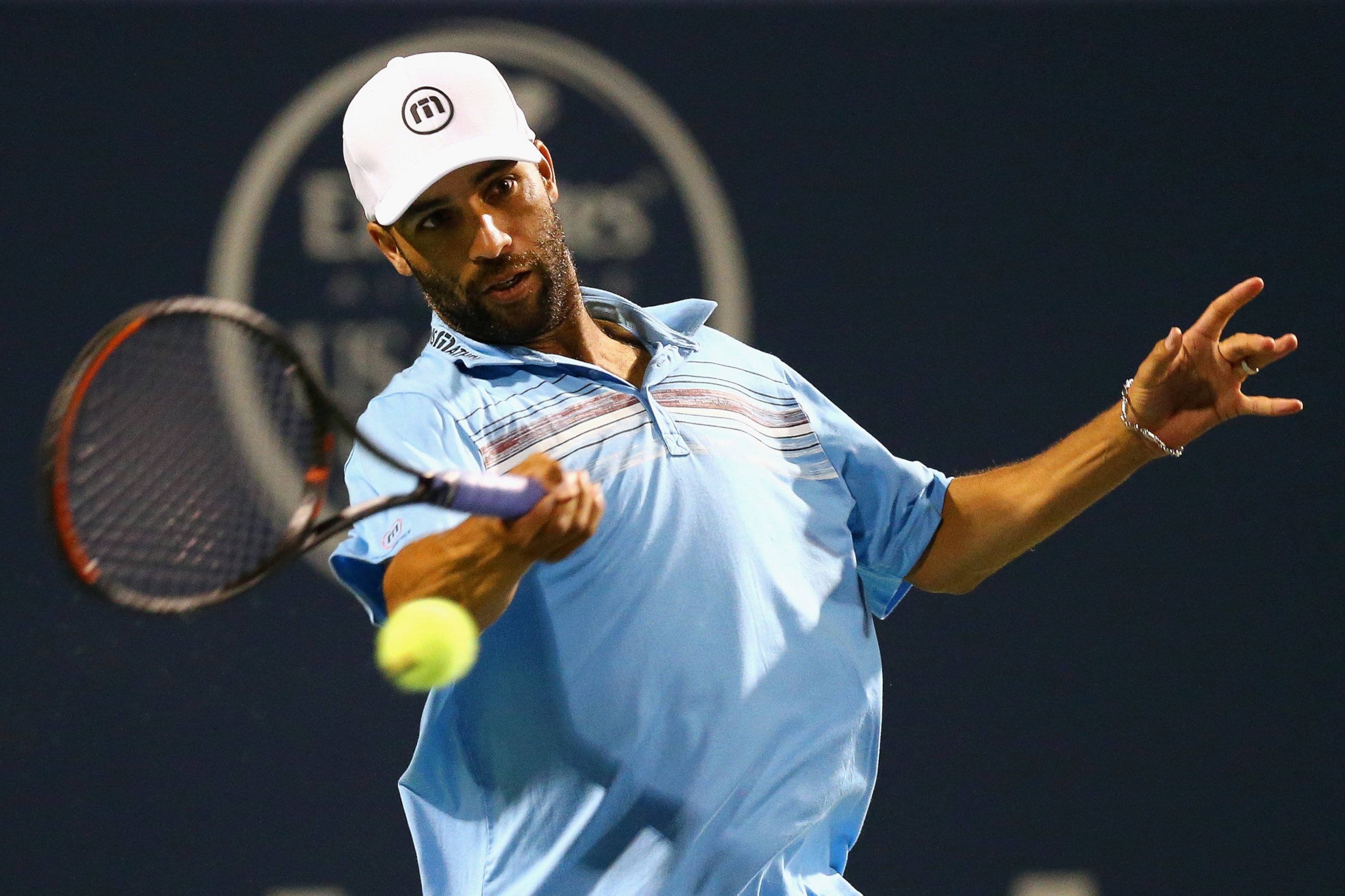 PHOTO: James Blake returns a forehand to Andy Roddick during their match as part of the Men's Legends presented by PowerShares Series on Day 4 of the Connecticut Open at Connecticut Tennis Center at Yale, Aug. 27, 2015 in New Haven, Conn.  