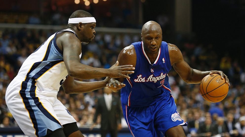 Lamar Odom #7 of the Los Angeles Clippers, right, drives to the basket against Zach Randolph #50 of the Memphis Grizzlies at FedExForu, May 3, 2013, in Memphis, Tennessee. 