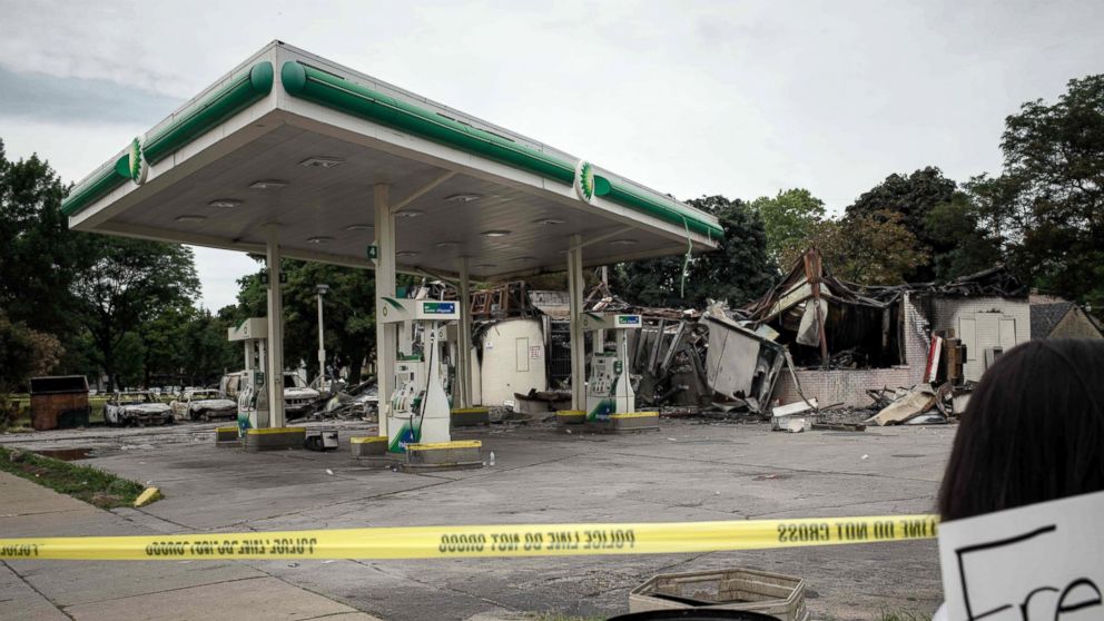 PHOTO: A gas station stands in ruins in Milwaukee, Wisconsin, Aug.15, 2016.