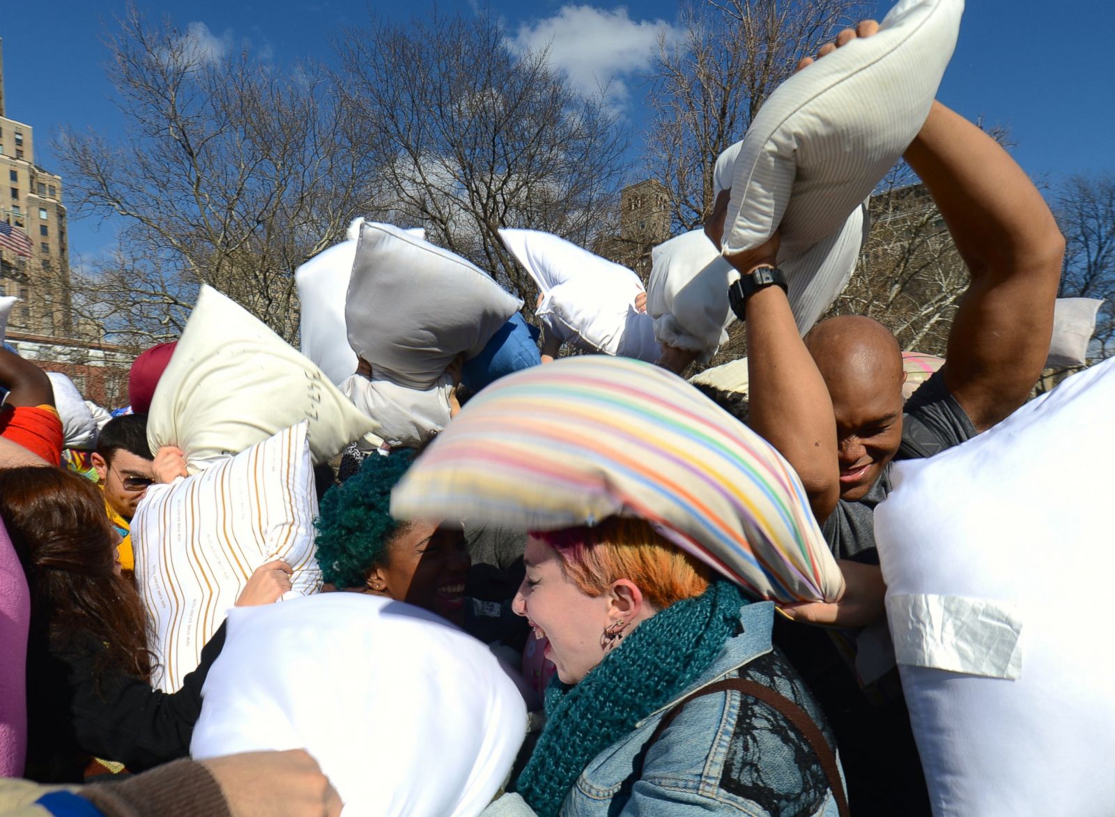 Pillow Fight Day 2014 Photos Image 51 Abc News 4156