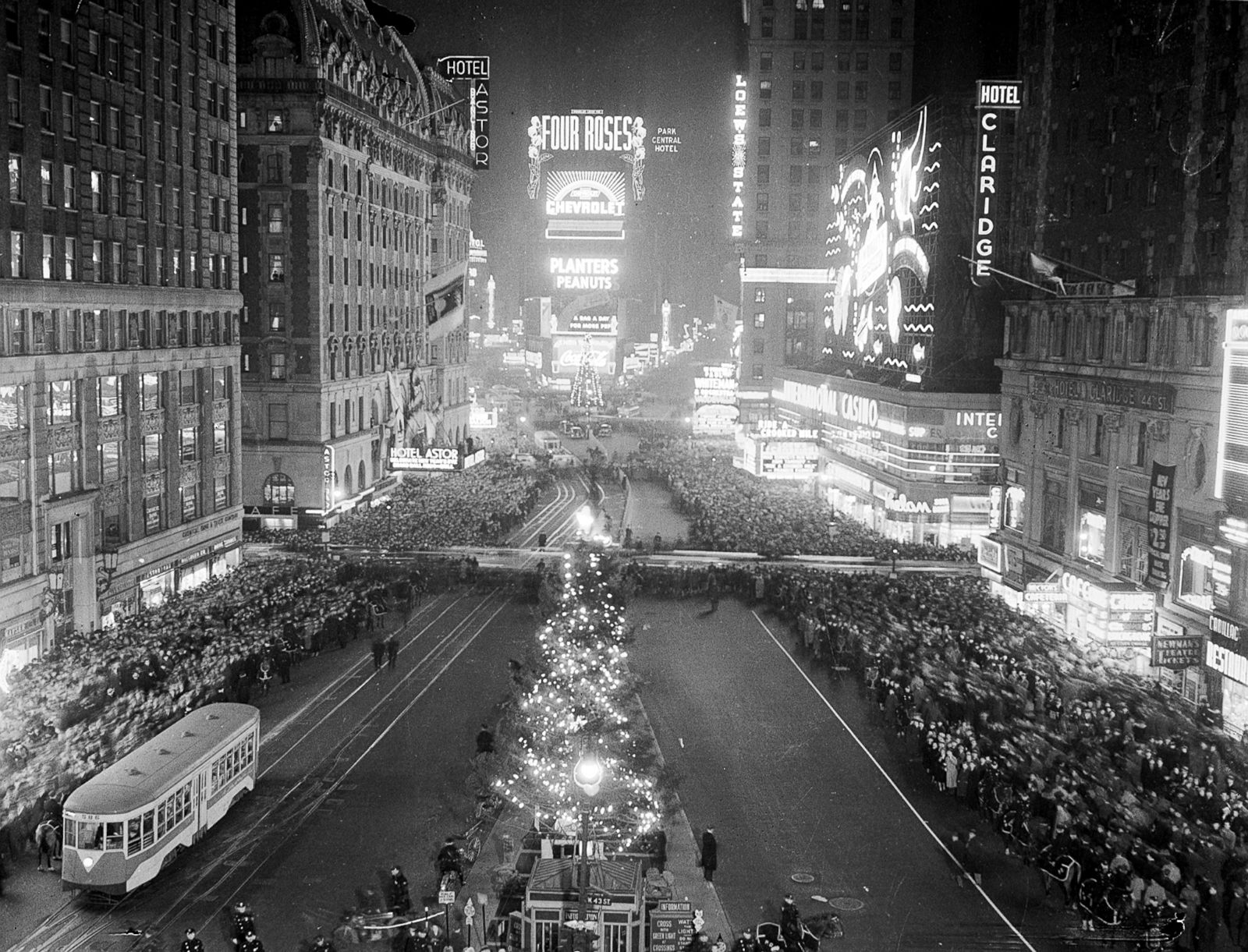 Times Square New Years Eve Through The Years Photos Image 1 Abc News 