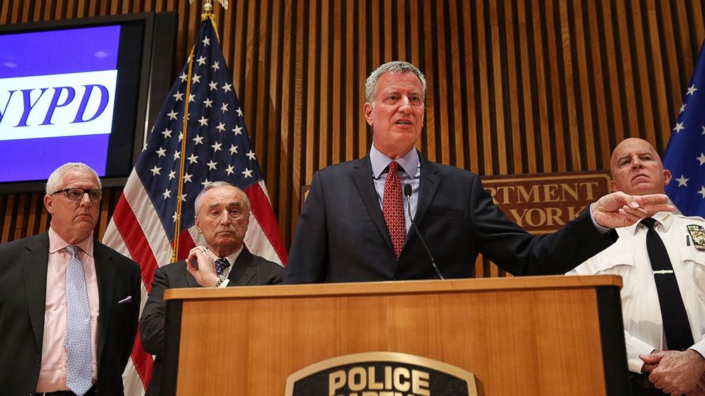 PHOTO: New York City Mayor Bill de Blasio is joined by Police Commissioner William Bratton at a news conference where the two spoke about a "table-top" emergecny drill following attacks in the Belgium capital of Brussels, March 28, 2016, in New York.