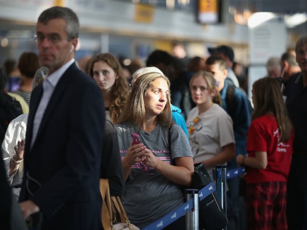 PHOTO: Passengers wait in line to check in for flights at OHare International Airport, Sept. 26, 2014, in Chicago.