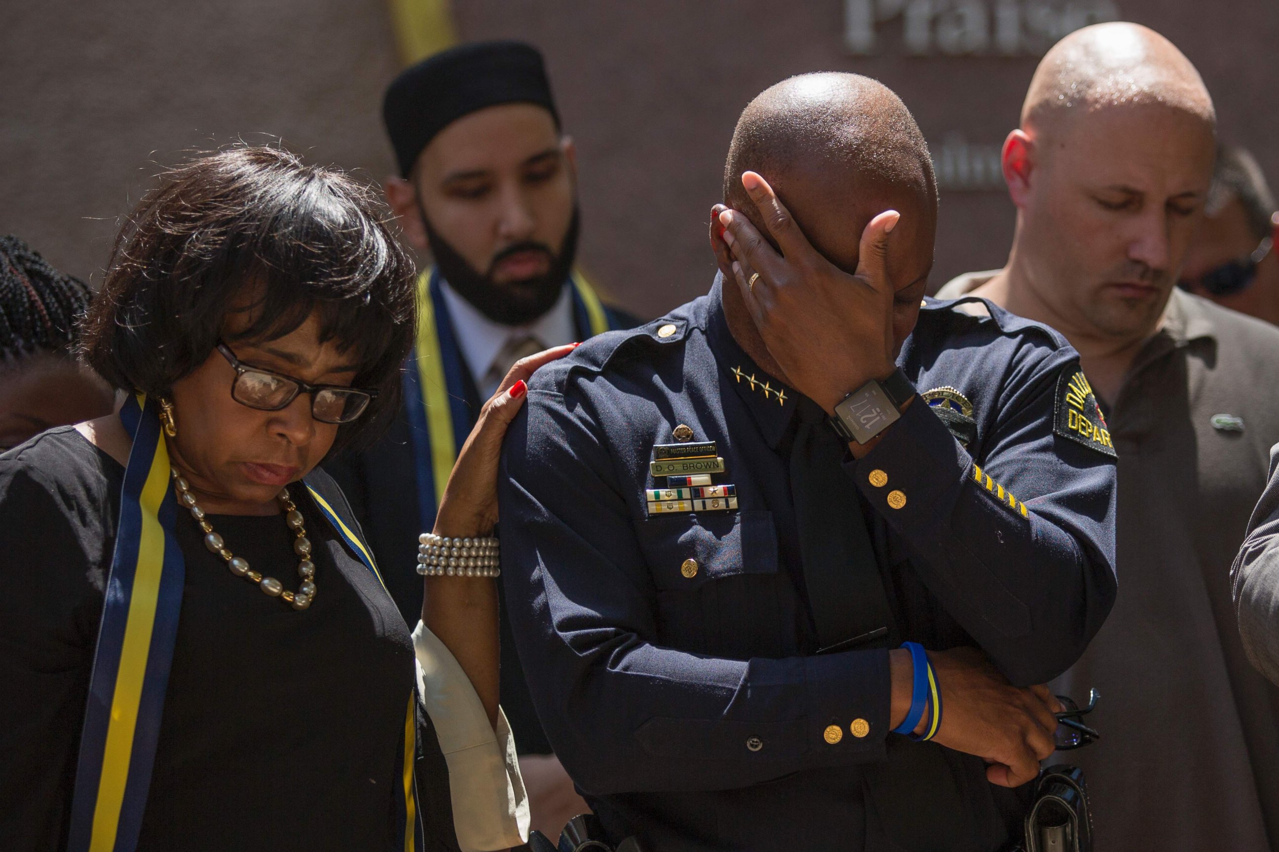 PHOTO: Dallas Police Chief David Brown prays during a a vigil at Thanks-Giving square in Dallas, July 8, 2016, following the shootings during a peaceful protest on July 7. 