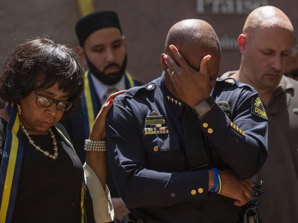 PHOTO: Dallas Police Chief David Brown prays during a a vigil at Thanks-Giving square in Dallas, July 8, 2016, following the shootings during a peaceful protest on July 7.