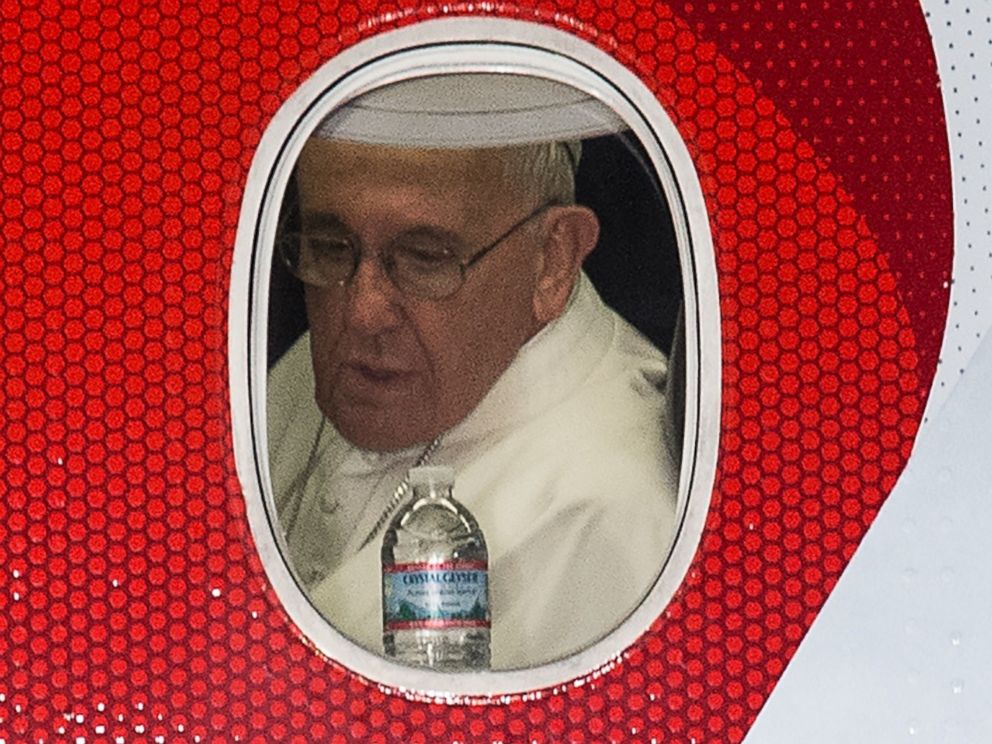 PHOTO: Pope Francis looks out the window of his plane before departing Philadelphia on Sept. 27, 2015 at the end of his six-day visit to the U.S.   