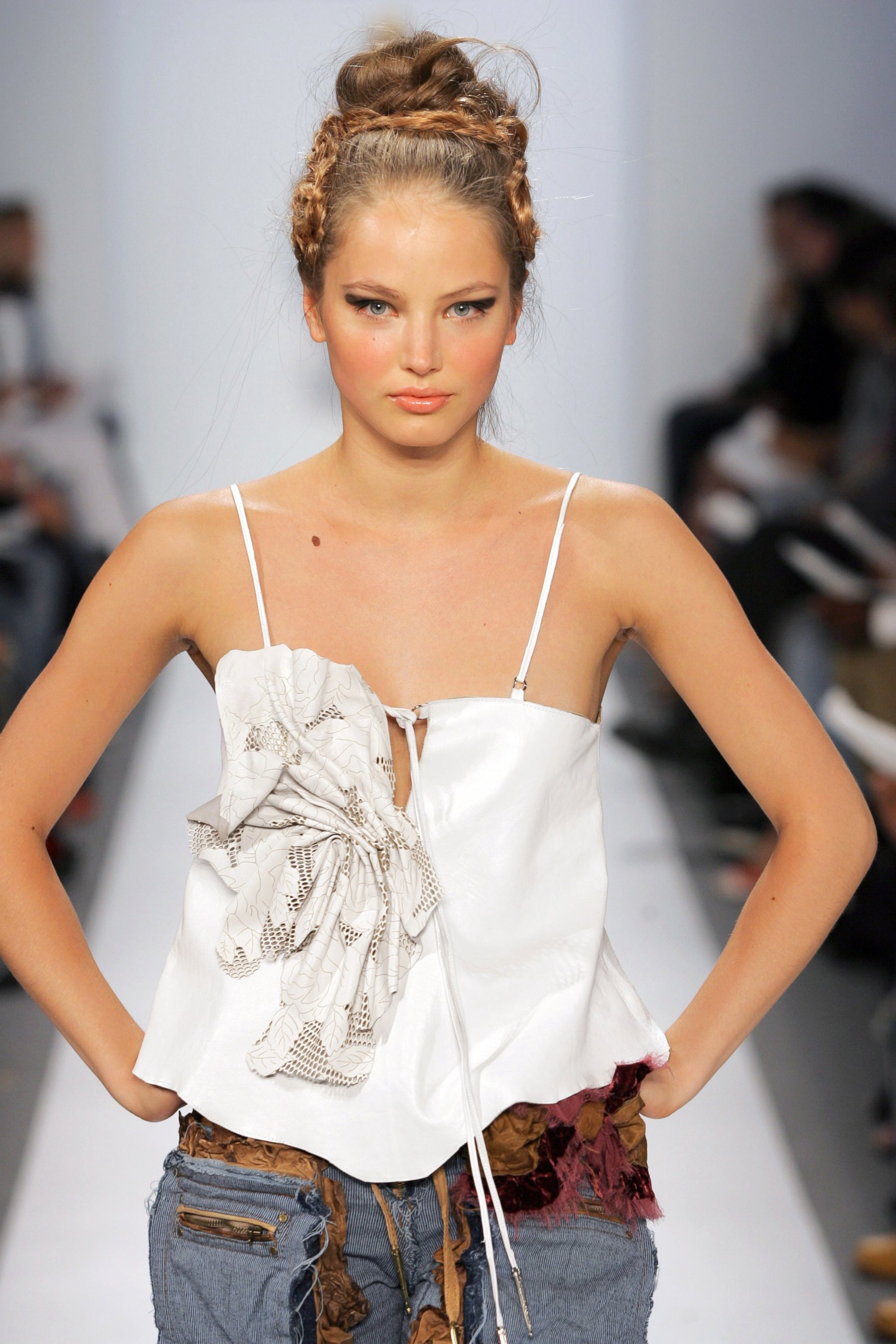 PHOTO: Ruslana Korshunova wearing Venexiana Spring 2006 at Olympus Fashion Week, Sept. 11, 2005.