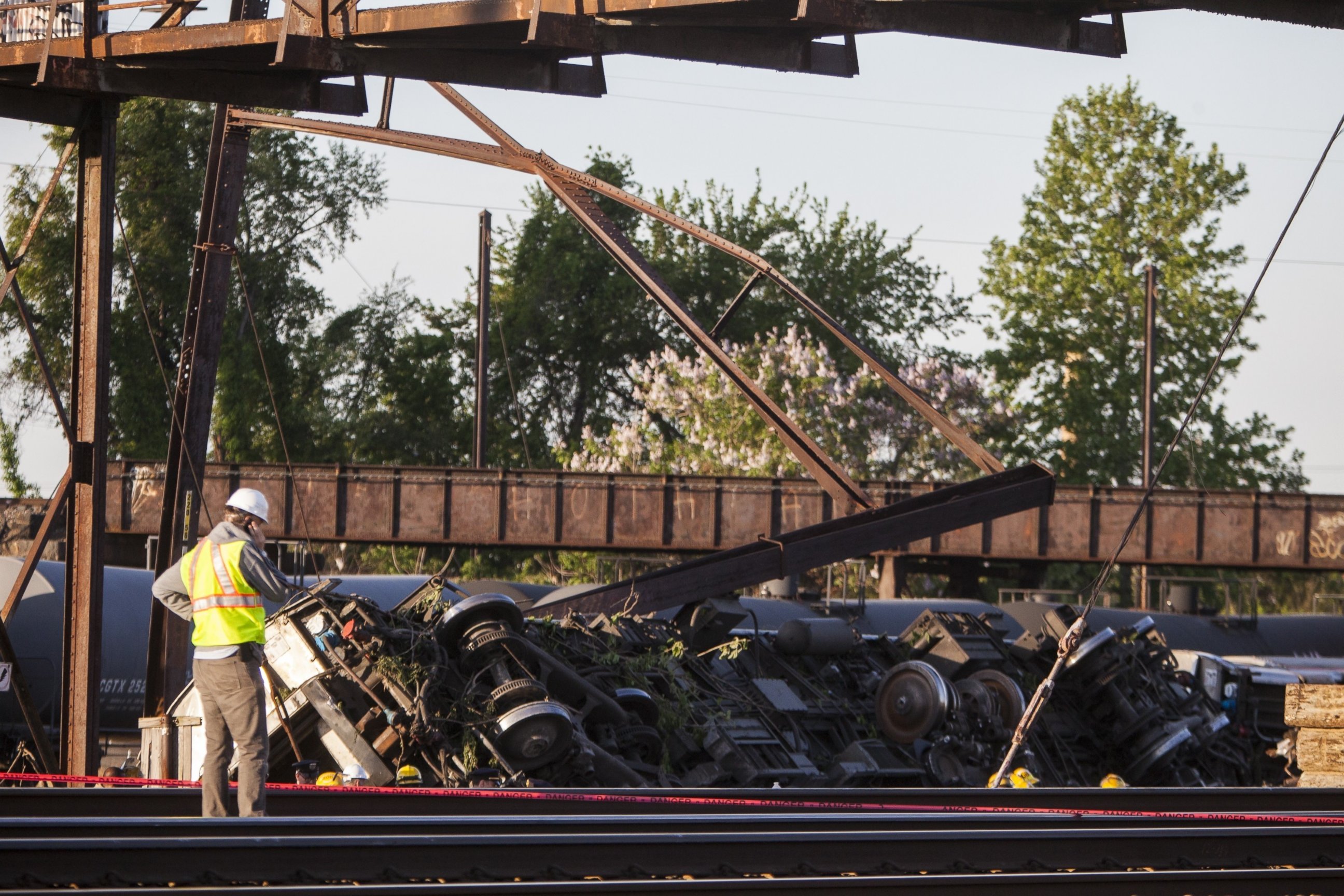 PHOTO: Rescue crews and investigators inspect the site of an Amtrak train derailment in Philadelphia,  May 13, 2015.  