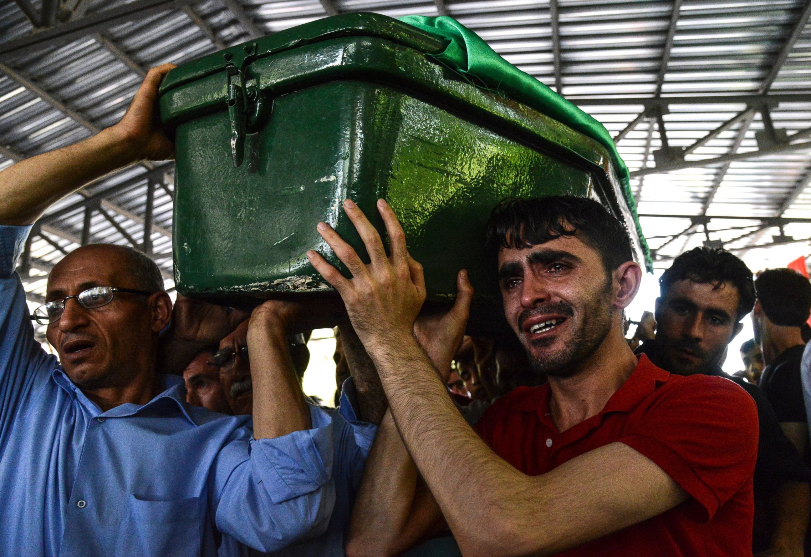 PHOTO: A man cries as he carries a coffin during a funeral for victims of the attack on a wedding party that left 50 dead in Gaziantep in southeastern Turkey near the Syrian border, Aug. 21, 2016.