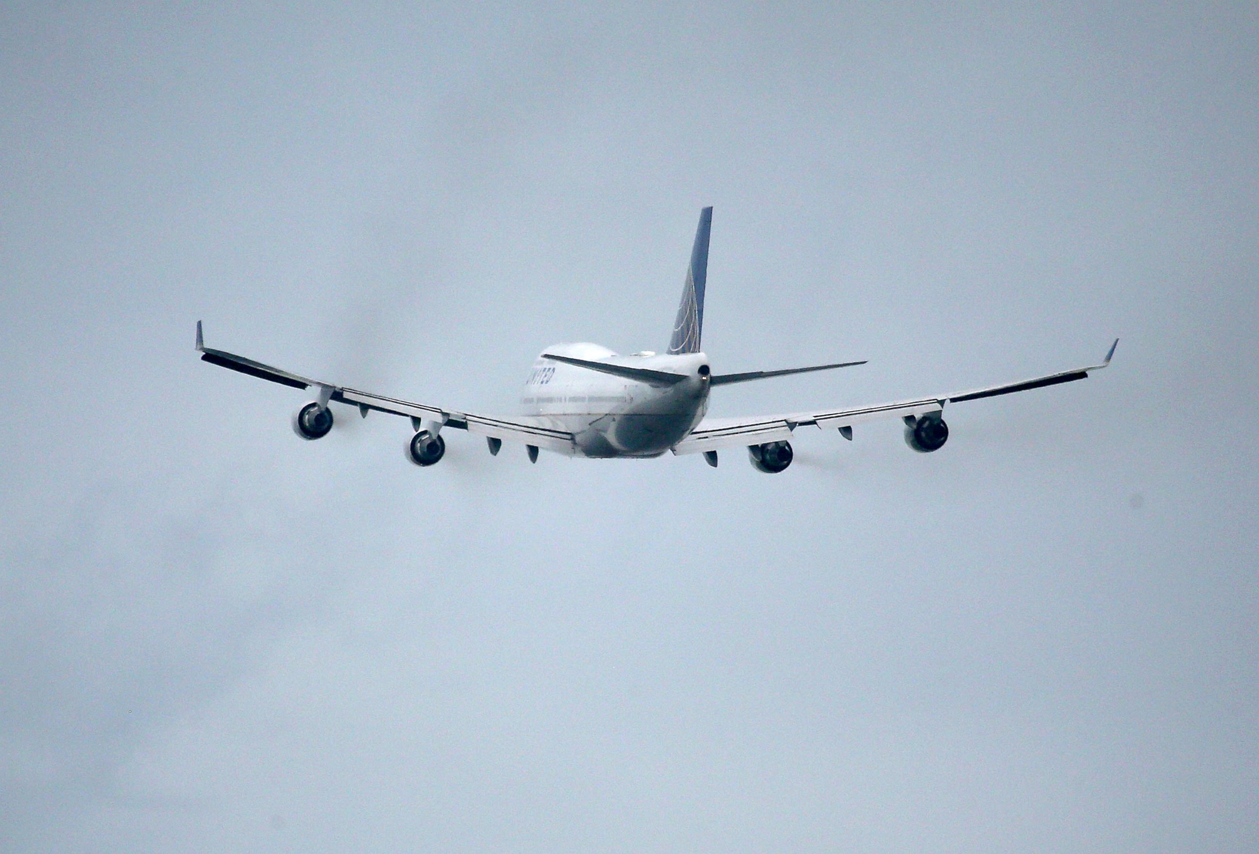 PHOTO: A United Airlines plane takes off from San Francisco International Airport, June 10, 2015.