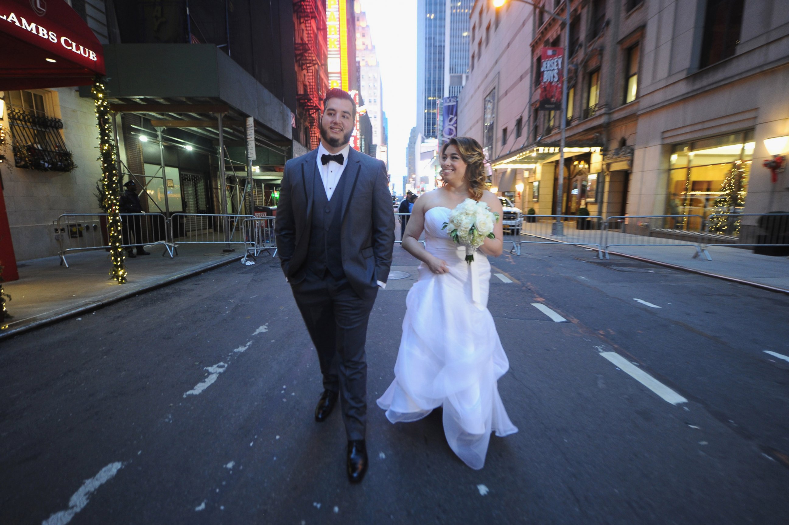 PHOTO:Monica and Alfredo Hernandez won a competition to become the first couple married in 2016 in Times Square in New York, Jan. 1, 2016.    