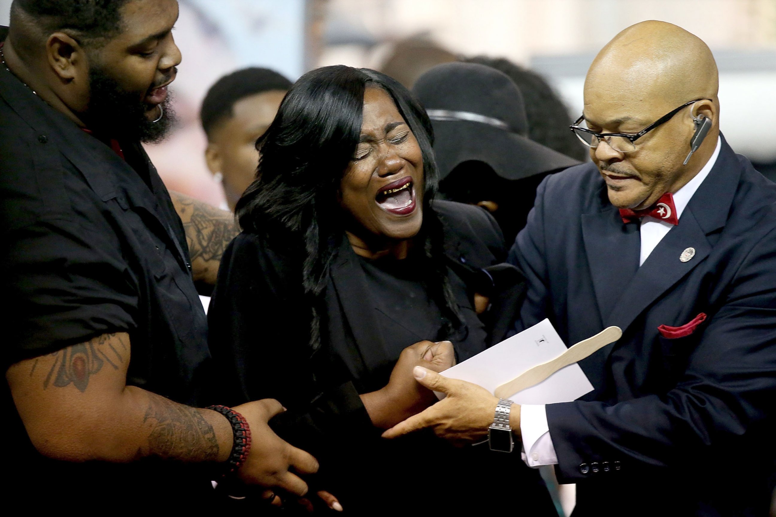 PHOTO: Sandra Sterling, aunt of Alton Sterling, cries during the funeral of her nephew, July 15, 2016, in Baton Rouge, Louisiana.  