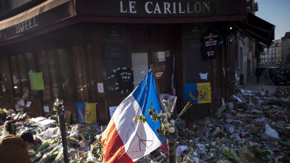 PHOTO:A photo shows a makeshift memorial for a tribute to the victims of a series of deadly attacks in Paris, in front of the Carillon cafe in Paris, Nov. 23, 2015.  