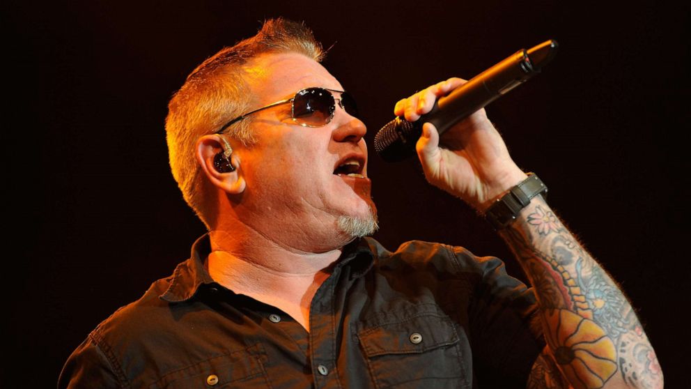 PHOTO: Singer Steve Harwell of Smash Mouth performs during the Under The Sun Tour, Aug, 12, 2014 in Los Angeles.